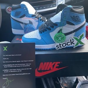 AJ1 Retro High - White University Blue Black